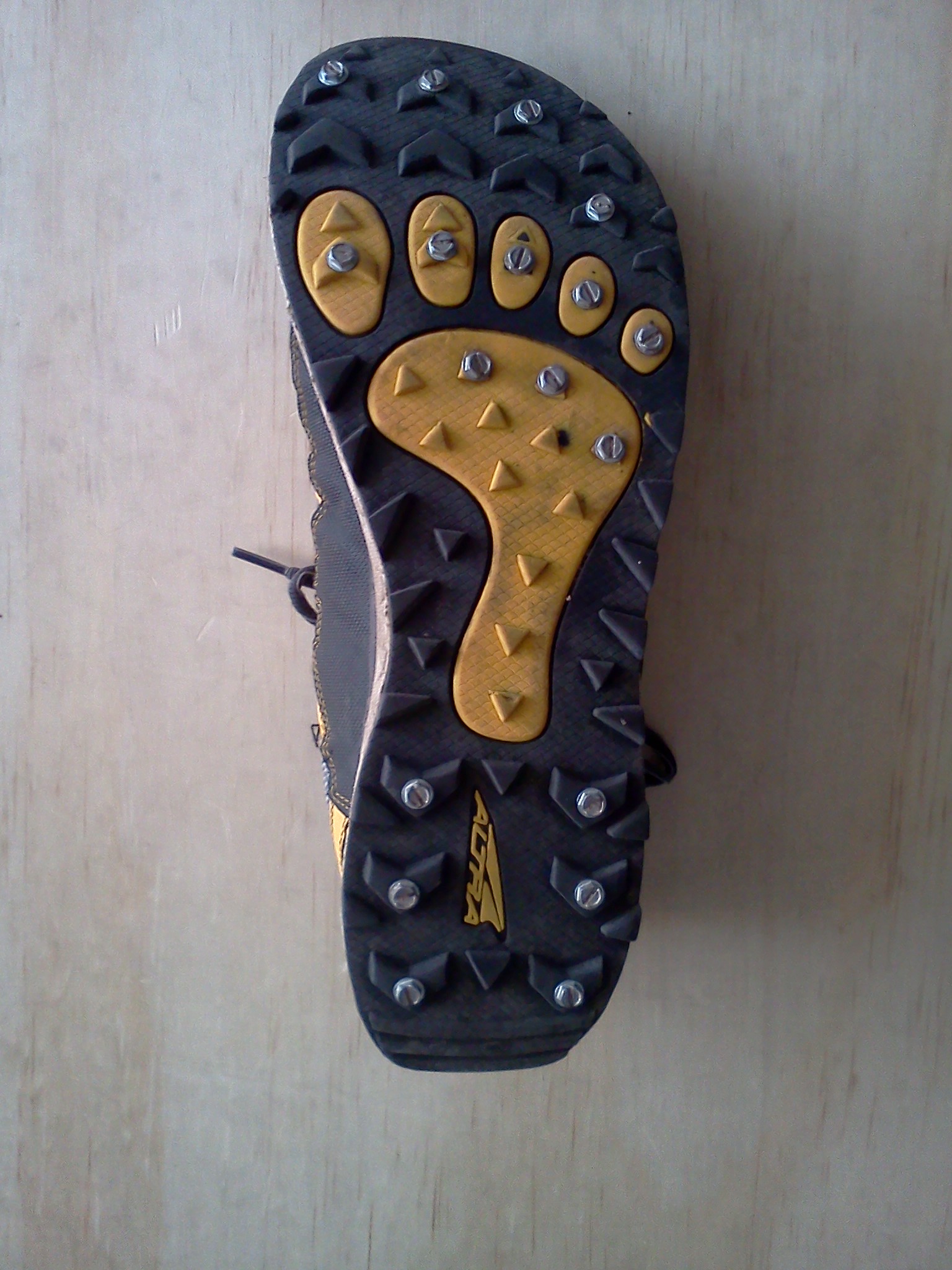 Shoe screws for running in snow, ice 